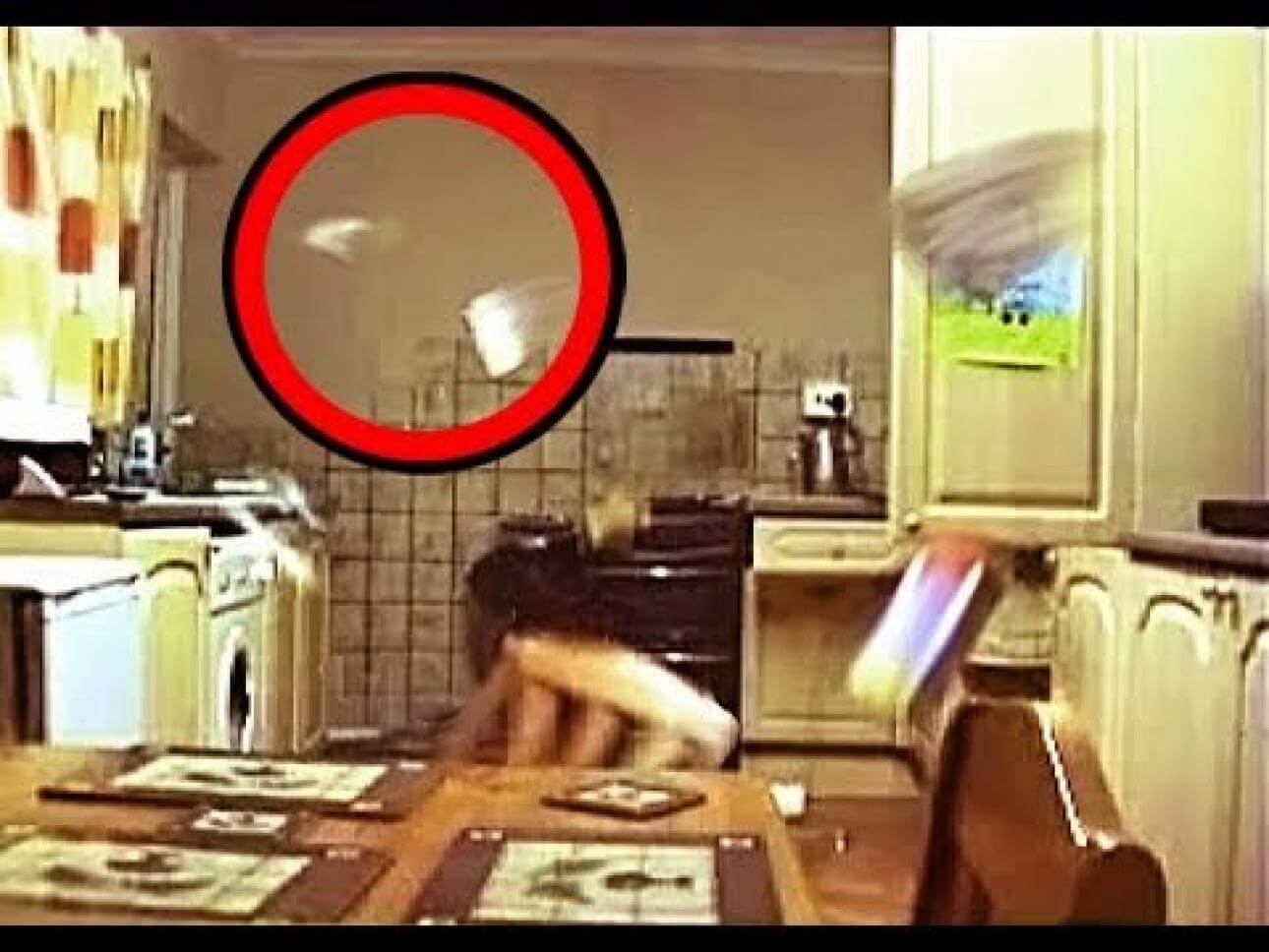 Duh devojčice oterao porodicu iz kuće
